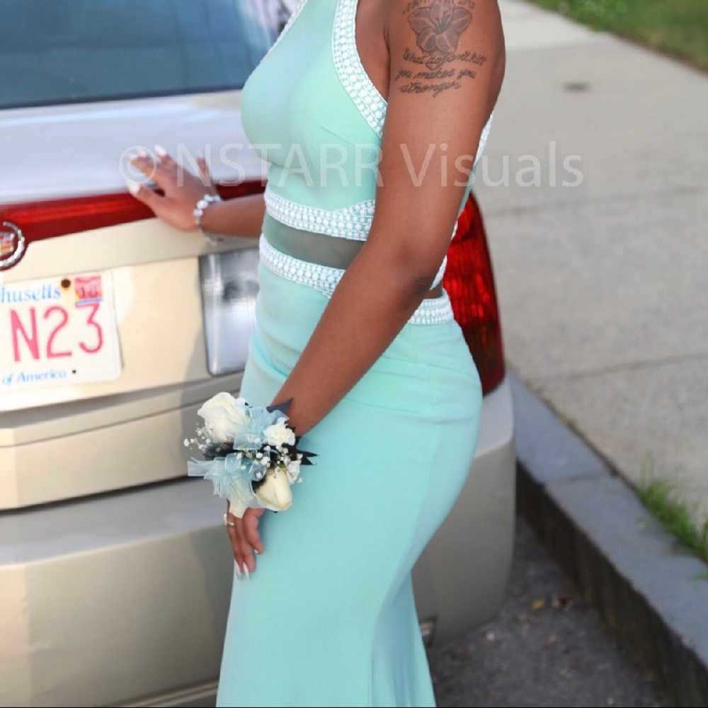 Prom Dress - Picture 3 of 5